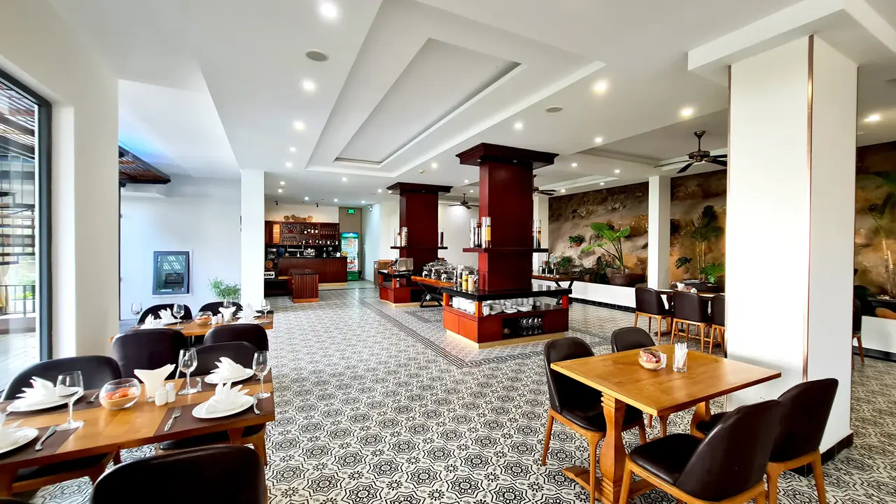 TOM HILL RESORT & SPA