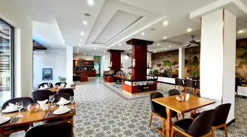 TOM HILL RESORT & SPA
