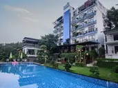 TOM HILL RESORT & SPA