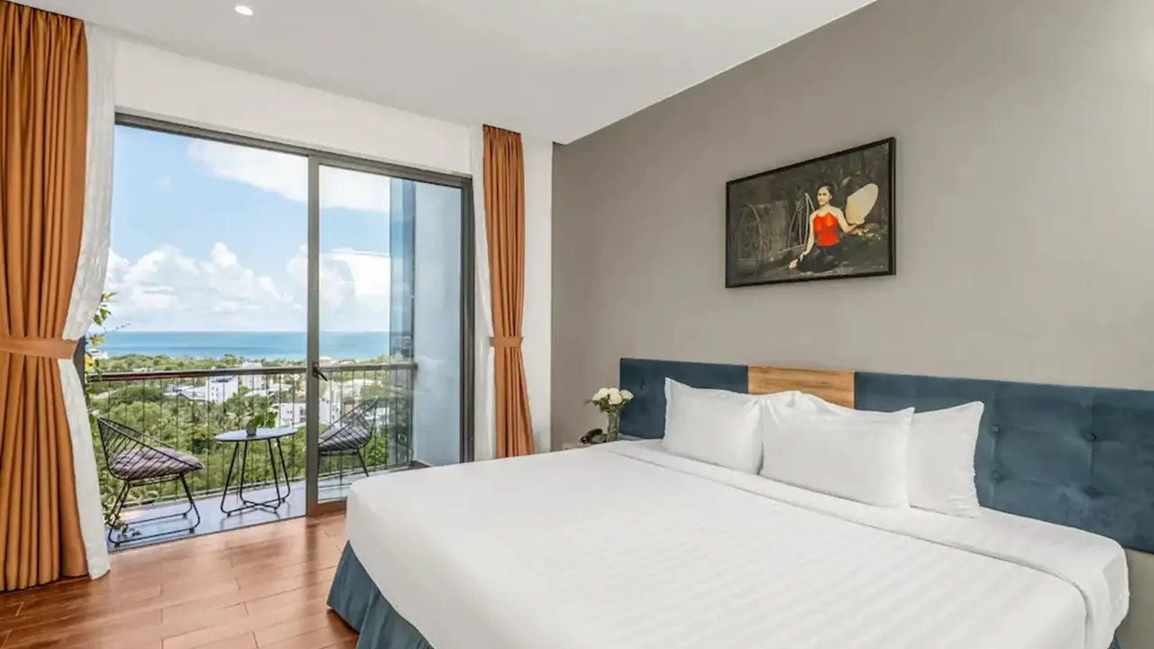 TOM HILL RESORT & SPA