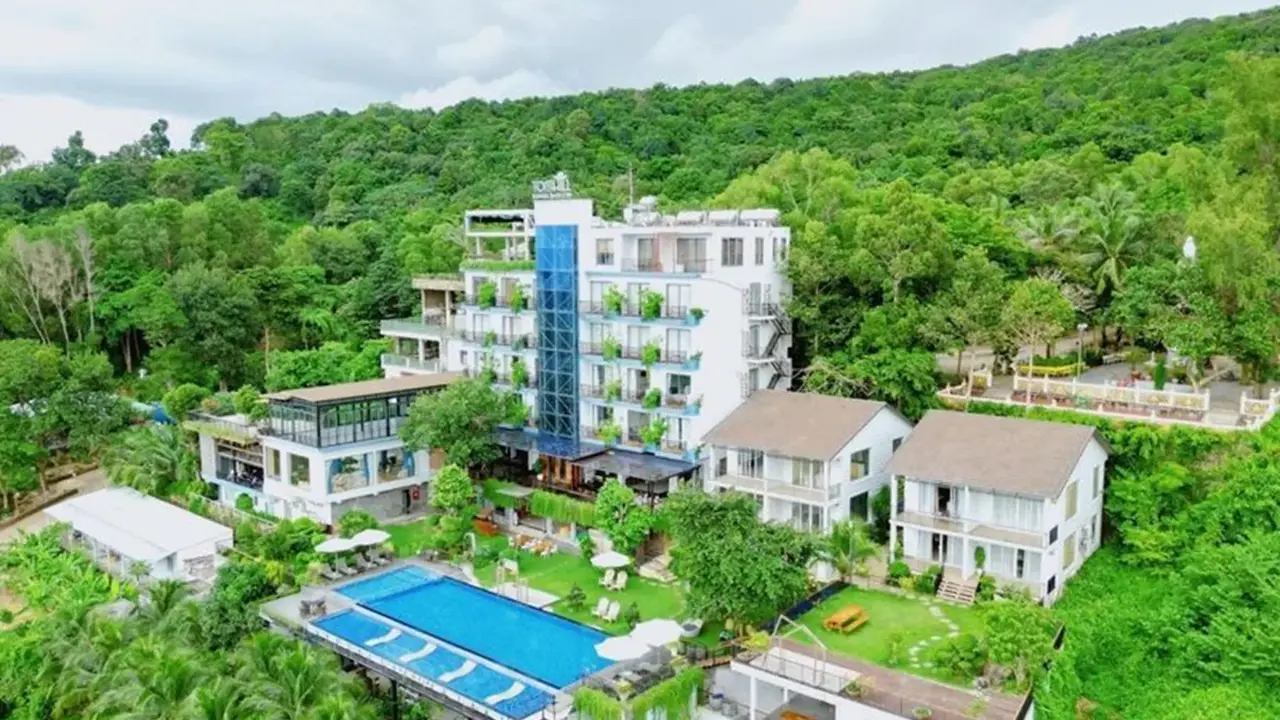 TOM HILL RESORT & SPA