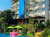TOM HILL RESORT & SPA