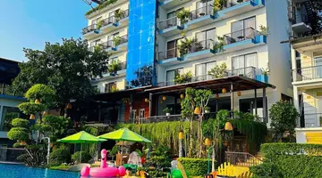 TOM HILL RESORT & SPA
