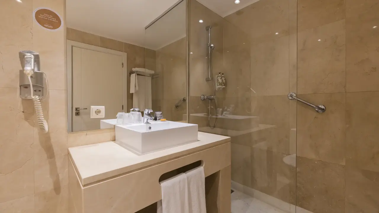 Topazio Vibe Beach Hotel and Apartments