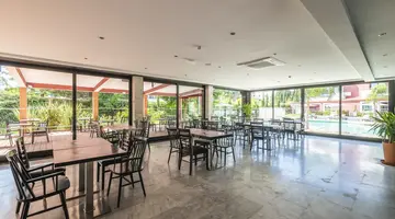 Topazio Vibe Beach Hotel and Apartments