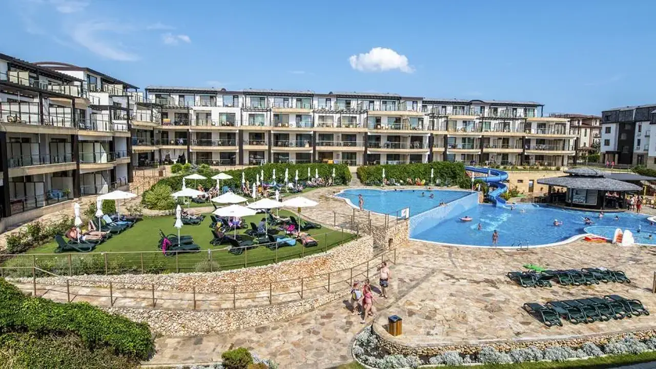 TOPOLA SKIES RESORT AQUAPARK