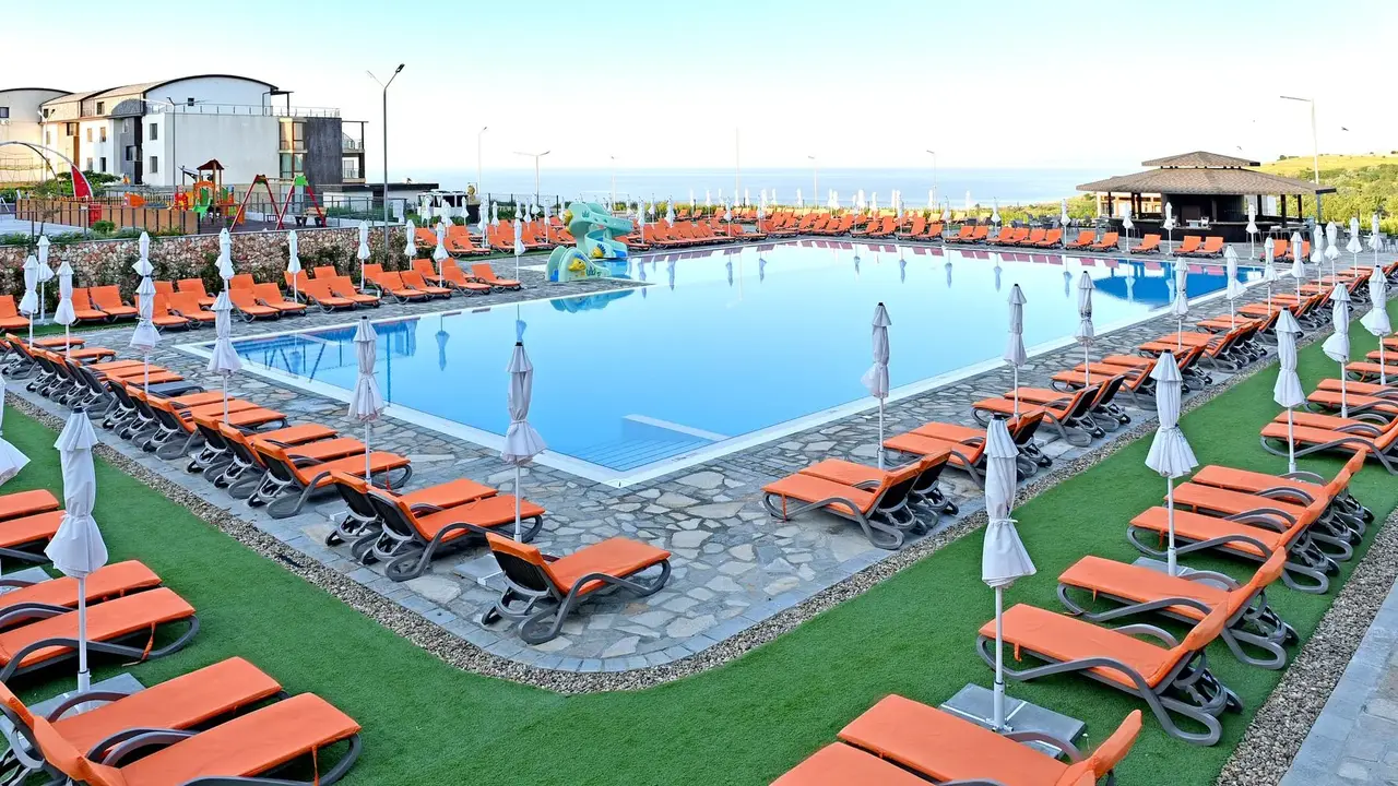 TOPOLA SKIES RESORT AQUAPARK