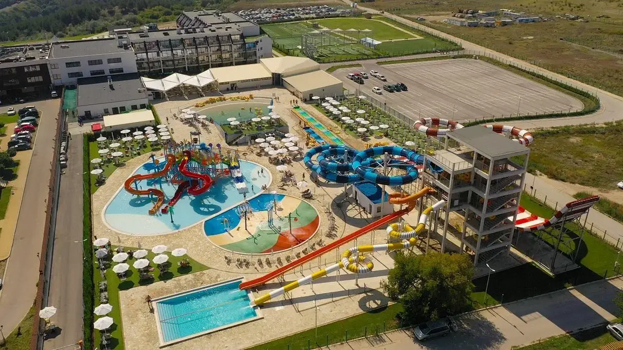 TOPOLA SKIES RESORT AQUAPARK