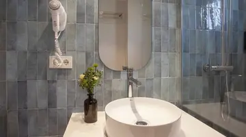 TORA HOTEL