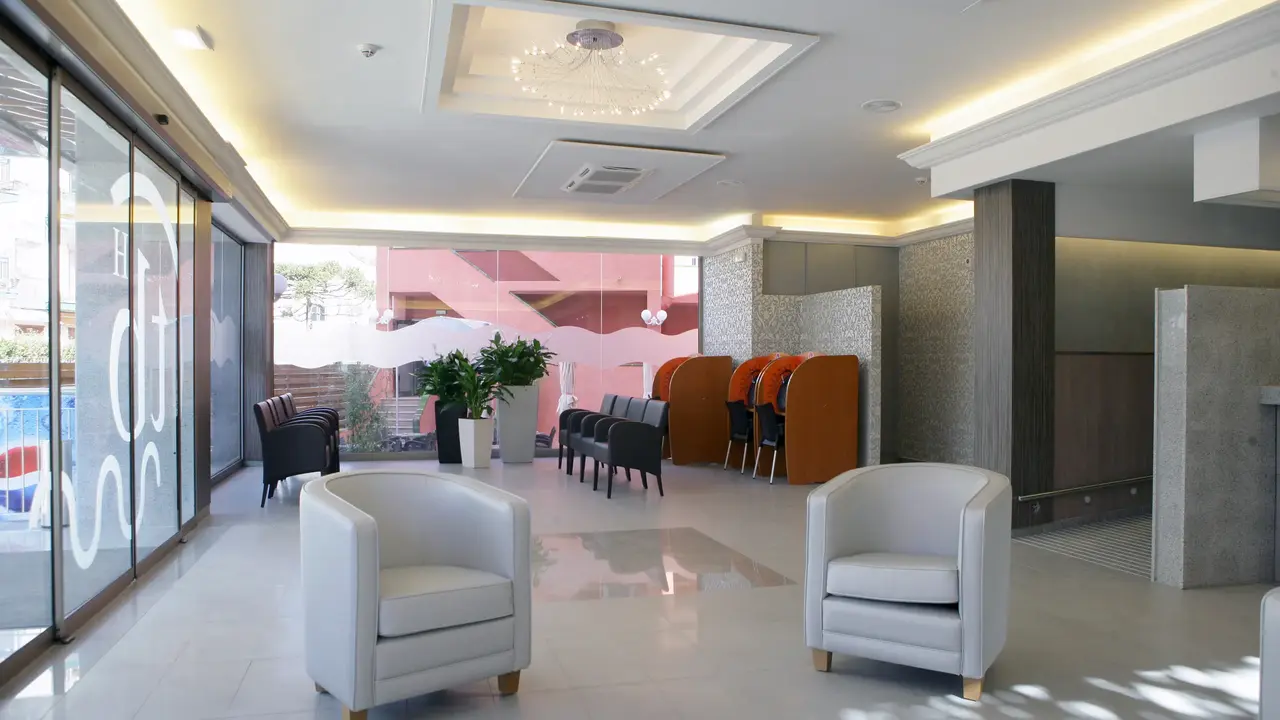 TOSSA BEACH CENTER