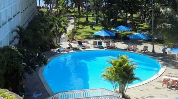 Travellers Beach Hotel & Club