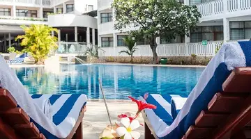 Travellers Beach Hotel & Club