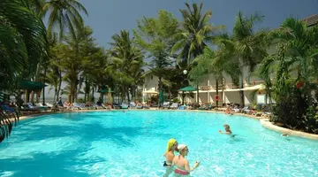 Travellers Beach Hotel & Club