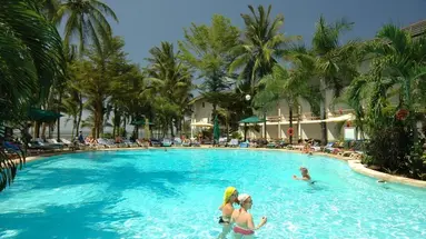 Travellers Beach Hotel & Club