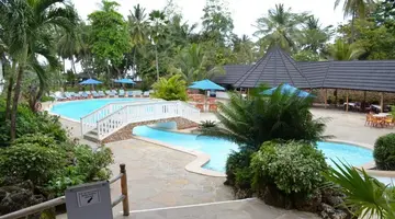 Travellers Beach Hotel & Club