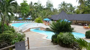 Travellers Beach Hotel & Club