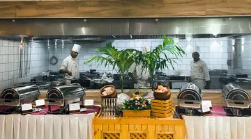 Travellers Beach Hotel & Club