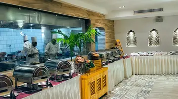 Travellers Beach Hotel & Club