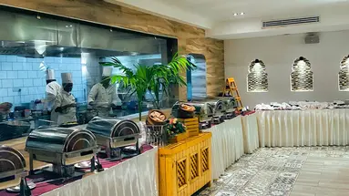 Travellers Beach Hotel & Club