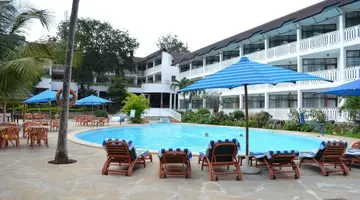 Travellers Beach Hotel & Club