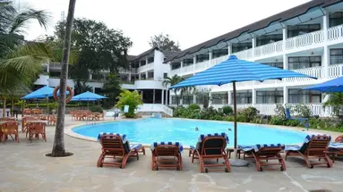Travellers Beach Hotel & Club