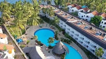 Travellers Beach Hotel & Club
