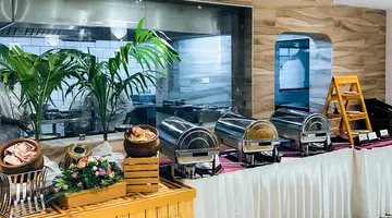 Travellers Beach Hotel & Club