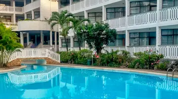 Travellers Beach Hotel & Club