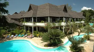 Travellers Beach Hotel & Club