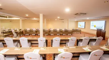 Travellers Beach Hotel & Spa