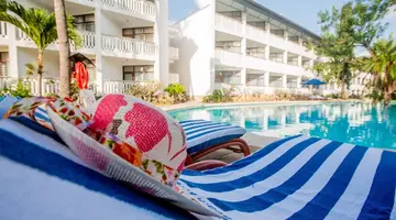 Travellers Beach Hotel & Spa
