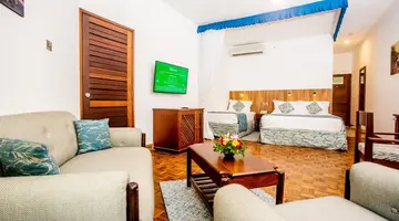 Travellers Beach Hotel & Spa