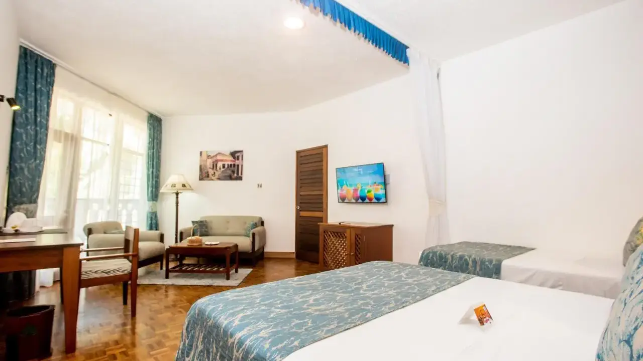 Travellers Beach Hotel & Spa
