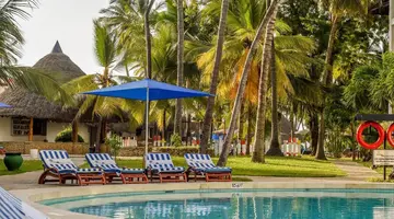 Travellers Beach Hotel & Spa