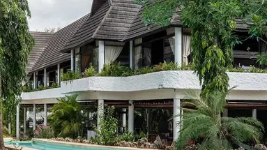 Travellers Club Hotel