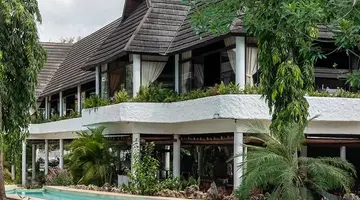Travellers Club Hotel