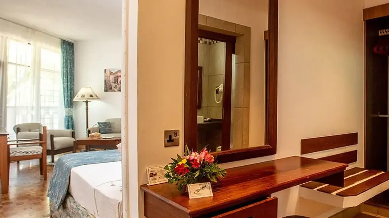 Travellers Club Hotel