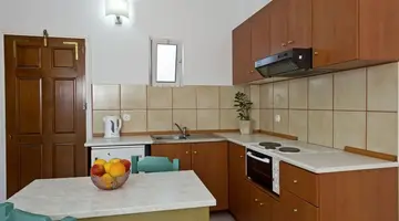 Trianta Apartments