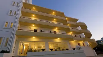 Trianta Apartments
