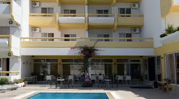 Trianta Apartments