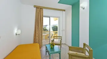 Trianta Apartments