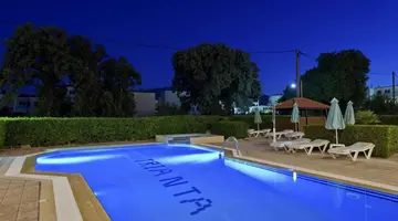 Trianta Apartments
