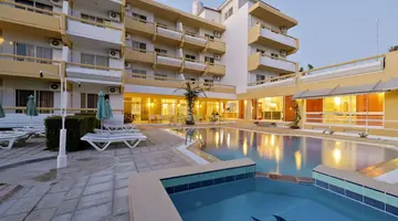 Trianta Apartments