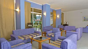Trianta Apartments