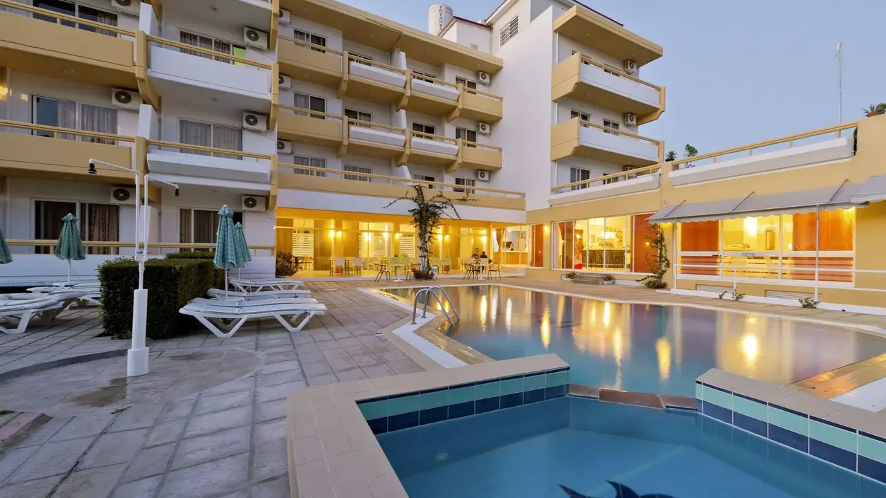 Trianta Apartments