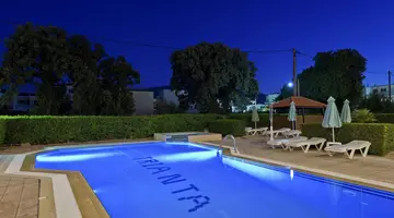 Trianta Apartments