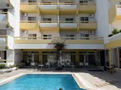 Trianta Apartments