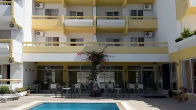 Trianta Apartments