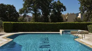 Trianta Apartments