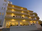 Trianta Apartments